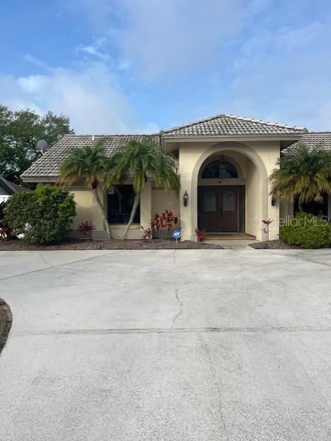 property at 2813 Amberly Ct