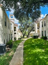 2255 Thousand Oaks, Unit 302 in San Antonio, TX - Building Photo - Building Photo