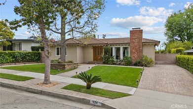924 Crestview Dr, Unit 1215 in Pasadena, CA - Building Photo - Building Photo