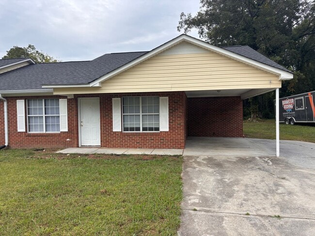 property at 2 Green Acre Rd NE