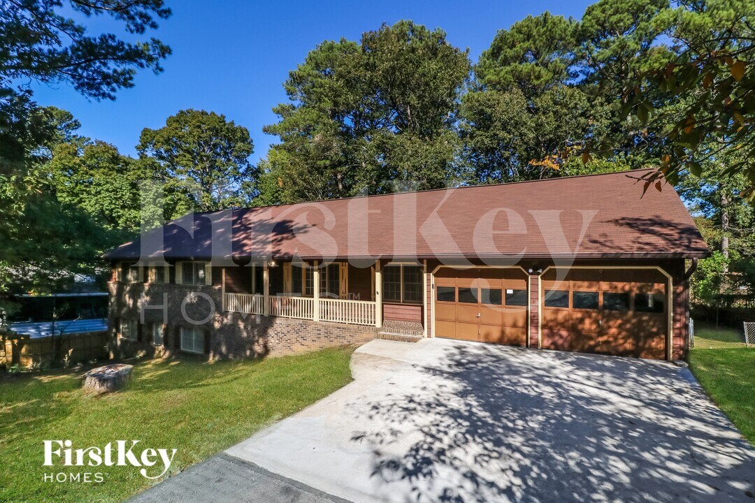 5279 Santee St SW in Stone Mountain, GA - Foto de edificio