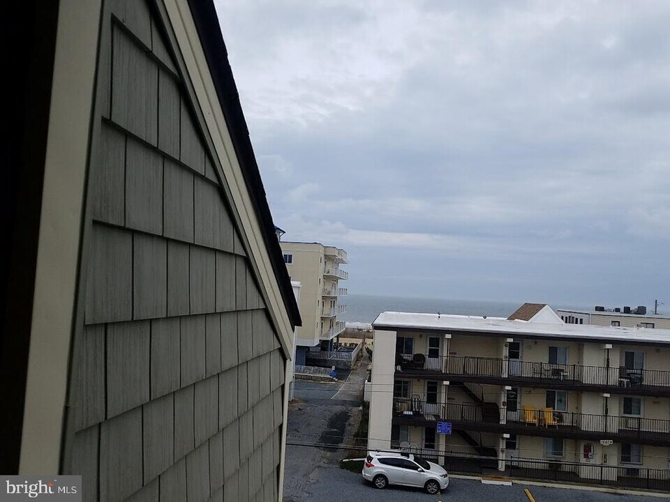 12405 Assawoman Dr in Ocean City, MD - Building Photo