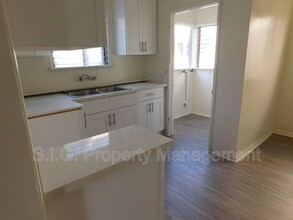 417 E Elmwood Ave in Burbank, CA - Foto de edificio - Building Photo
