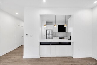 645 N MacQuesten Pkwy in Mount Vernon, NY - Building Photo - Building Photo