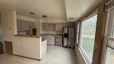 8520 W Arden Pl in Milwaukee, WI - Building Photo - Building Photo