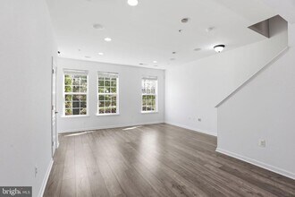 14814 Mason Creek Cir in Woodbridge, VA - Building Photo - Building Photo