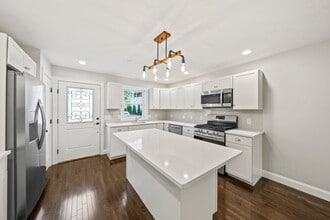 469 Sherman St in Canton, MA - Building Photo - Building Photo