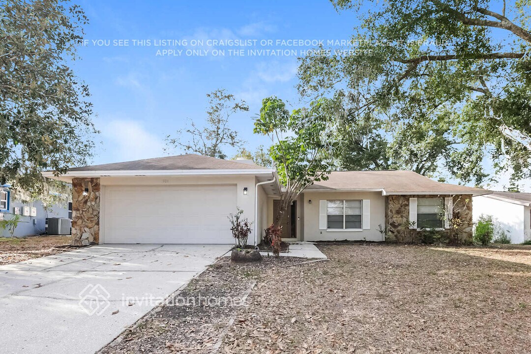 904 Tarawood Ln in Valrico, FL - Foto de edificio