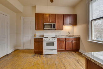 1458 N Campbell Ave in Chicago, IL - Building Photo - Interior Photo