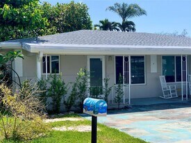 117-117 SE 2nd Ave in Dania Beach, FL - Building Photo