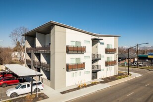 4002 Overland Rd in Boise, ID - Building Photo