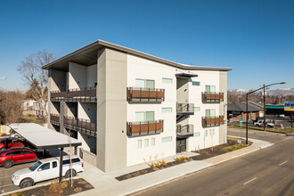 4002 Overland Rd in Boise, ID - Building Photo - Primary Photo