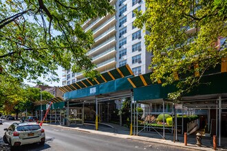 370 Ocean Pky in Brooklyn, NY - Building Photo - Building Photo