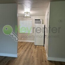 5731 Falconer Way in Sacramento, CA - Building Photo - Building Photo