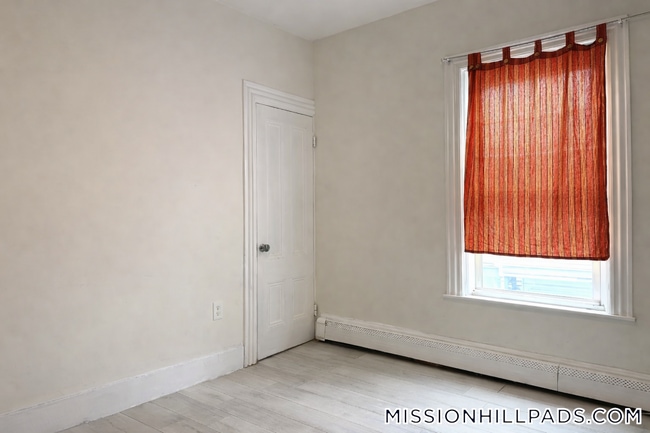 4 Woodbine St, Unit 2 in Boston, MA - Building Photo - Building Photo