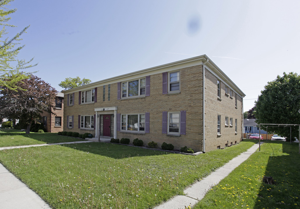 170 N 76th St in Milwaukee, WI - Building Photo