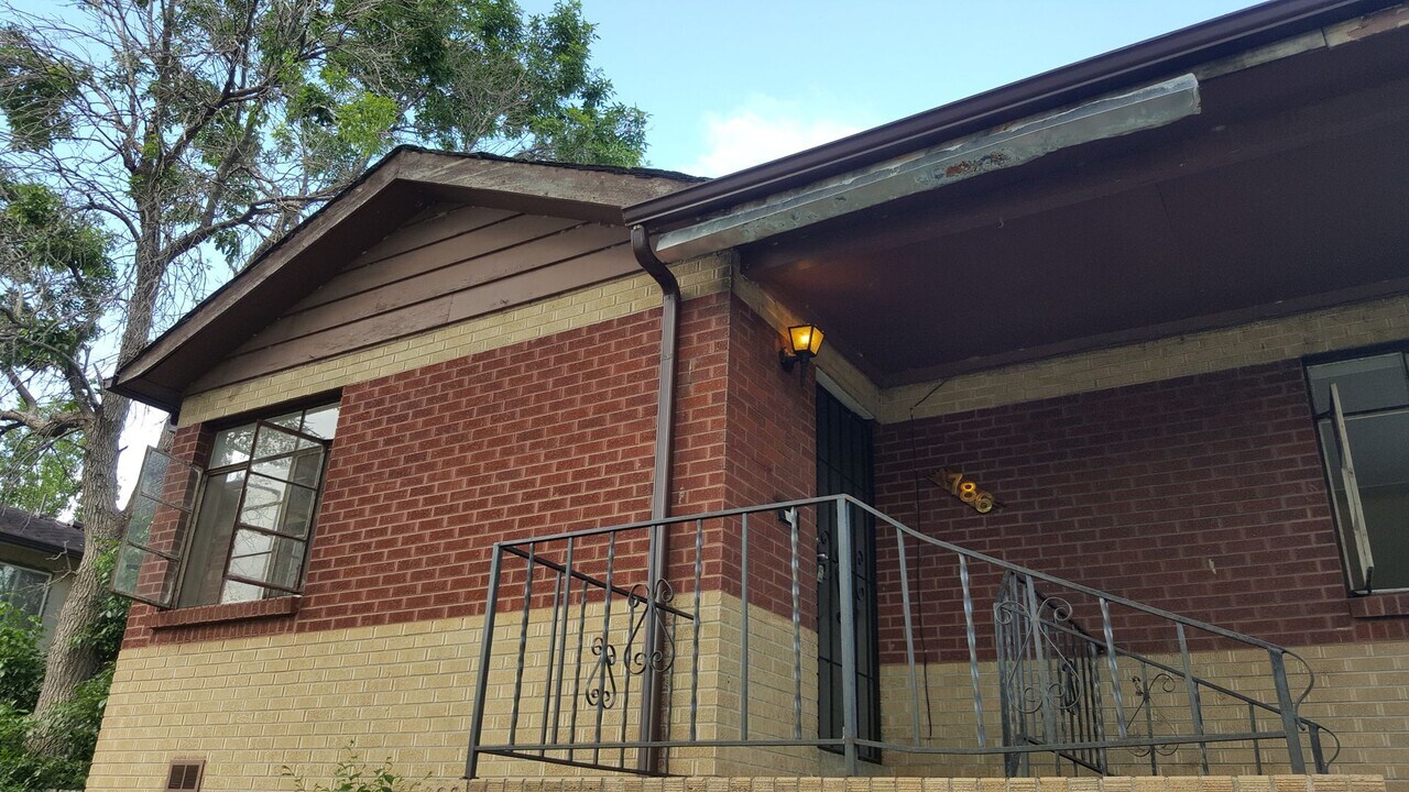 1786 Boston St in Aurora, CO - Building Photo