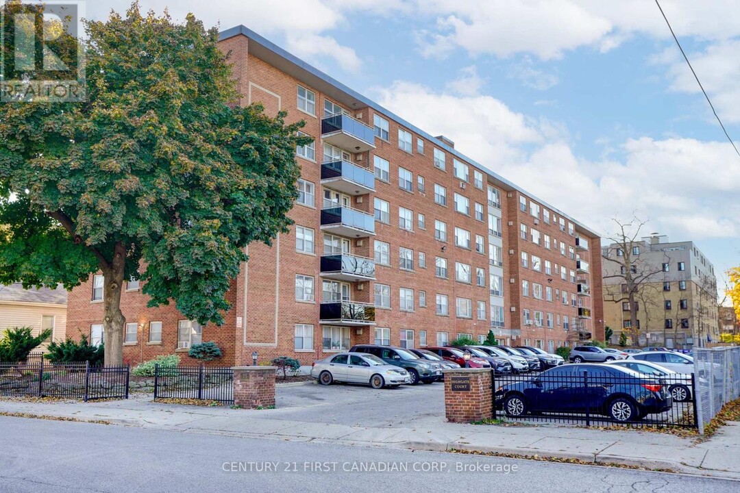 75-175 High St in London, ON - Building Photo