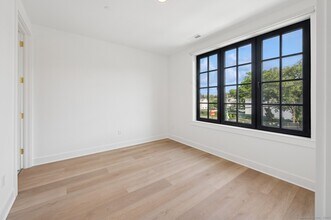 100 E Putnam Ave in Greenwich, CT - Building Photo - Building Photo