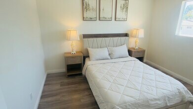 18550 Hatteras St in Tarzana, CA - Building Photo - Building Photo