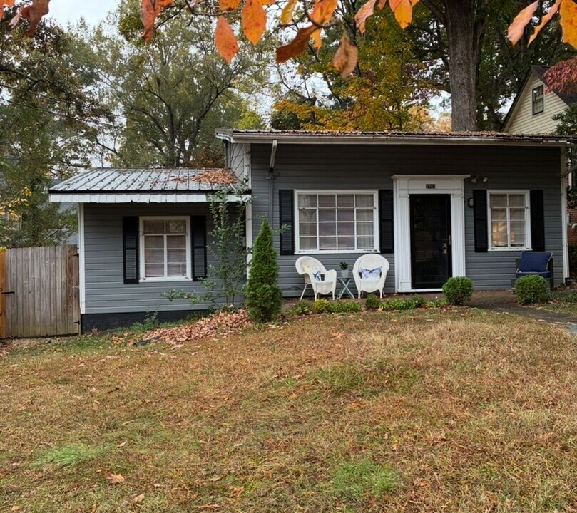 2703 Bedford Ave in Raleigh, NC - Building Photo