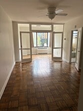 1 Scott Cir NW, Unit 203 in Washington, DC - Foto de edificio - Building Photo