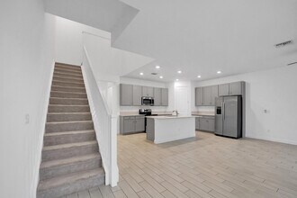 4950 Navali Dr in Wellington, FL - Building Photo - Building Photo