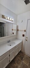 8002 W Corrine Dr in Peoria, AZ - Foto de edificio - Building Photo