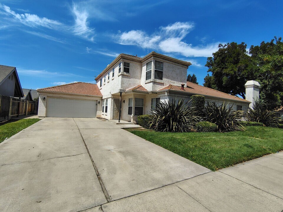 2605 Marina Dr in Modesto, CA - Building Photo