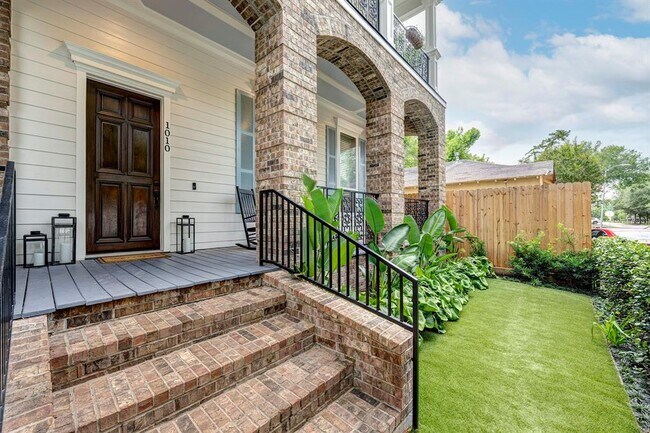 1010 Nicholson St in Houston, TX - Building Photo - Building Photo