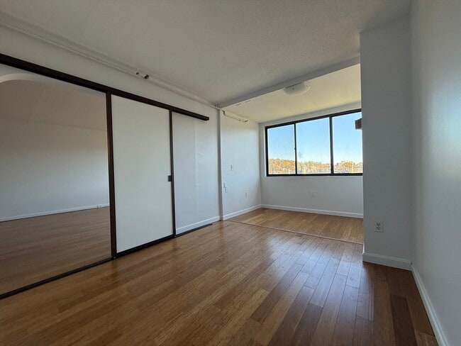 1753 Beacon St, Unit 809 in Brookline, MA - Building Photo - Building Photo