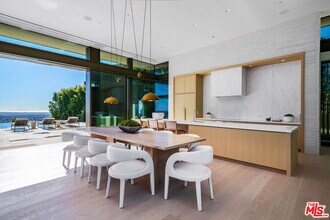 9006 Thrasher Ave in Los Angeles, CA - Building Photo - Building Photo