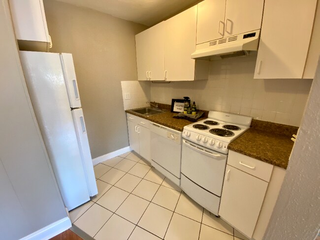 1862 Beacon St in Brookline, MA - Building Photo - Building Photo