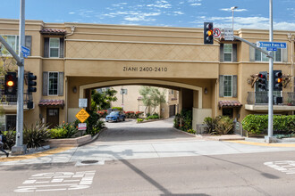 Ziani in La Jolla, CA - Foto de edificio - Building Photo