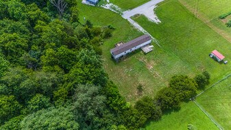 425 Eagle Way in Smiths Grove, KY - Building Photo