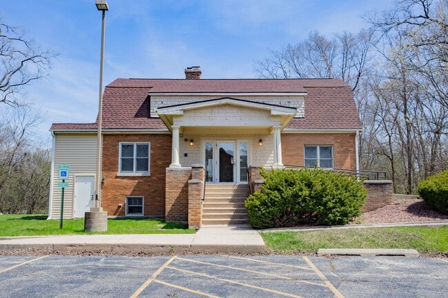 1305 Oswego Rd in Naperville, IL - Building Photo - Building Photo