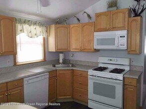 61 Fielder Ave in Seaside Heights, NJ - Building Photo - Building Photo