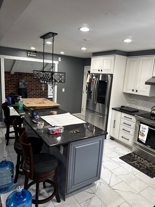 11 Maple St in West Boylston, MA - Building Photo