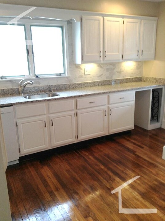 32 Irvington Rd, Unit 2 in Somerville, MA - Building Photo