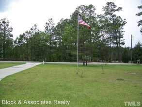 845 Fulford McMillan Rd in Raeford, NC - Foto de edificio - Building Photo