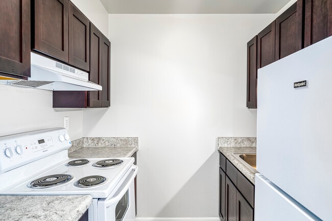 Olde Jamestowne Apartments