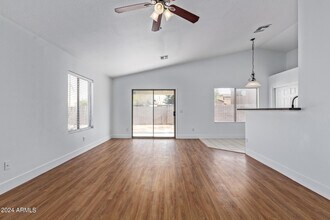 7411 S 38th Dr in Phoenix, AZ - Building Photo - Building Photo