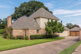 704 Shady Ln in Bedford, TX - Building Photo - Building Photo