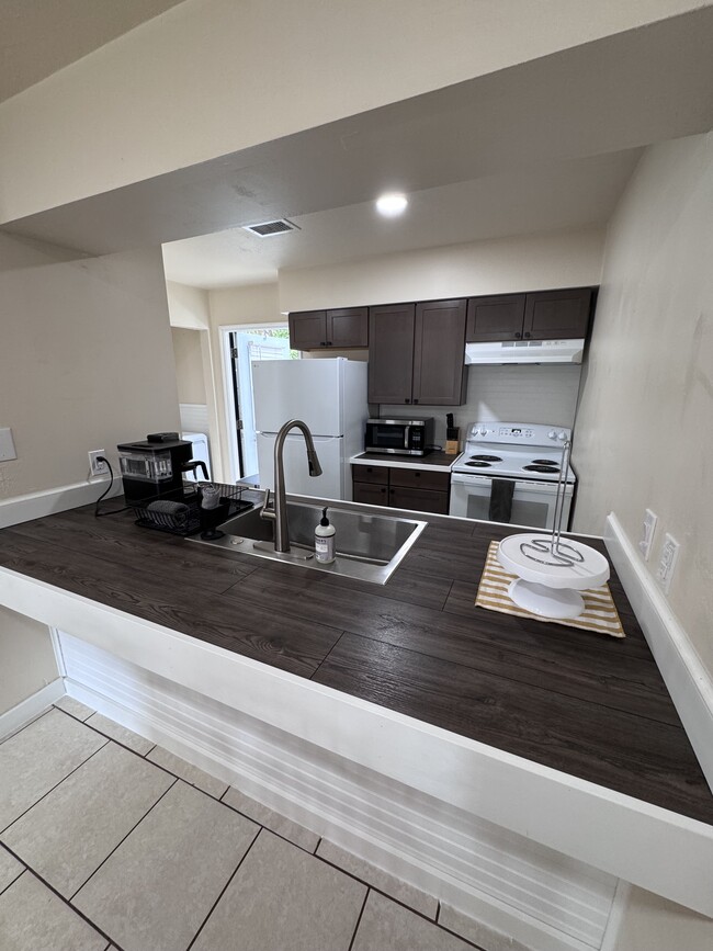 1826 SW 69th Terrace