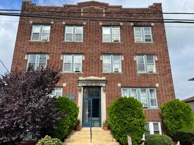 469 Lincoln St in Palisades Park, NJ - Building Photo