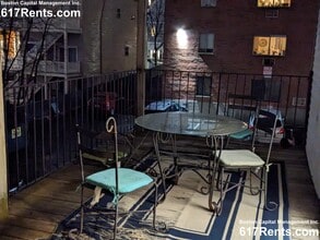 25 Moreland St, Unit 2 in Somerville, MA - Foto de edificio - Building Photo