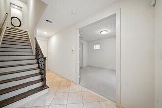9422 London Bridge Station in Houston, TX - Building Photo - Building Photo