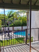 21171 Lochlea Ln in Huntington Beach, CA - Building Photo