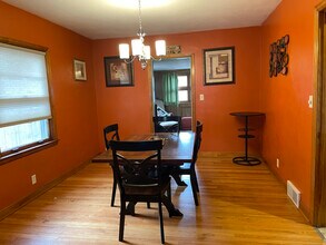 1122 Luther Ave in Rockford, IL - Foto de edificio - Building Photo