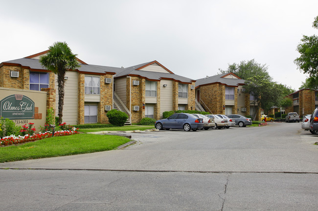 Olmos Club Apartments in San Antonio, TX - Foto de edificio - Building Photo